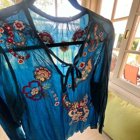 Long sleeve top by Johnny Was - Picture 6 of 10